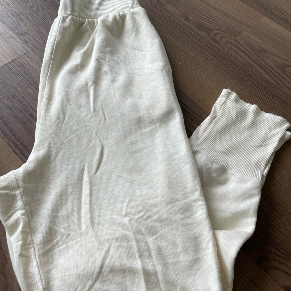 “FREE PEOPLE” Cozy Girl Lounge Set - Picture 6 of 10